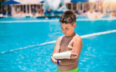 ¿Cuáles son sus derechos legales si su hijo se lesionó en una piscina de Florida?