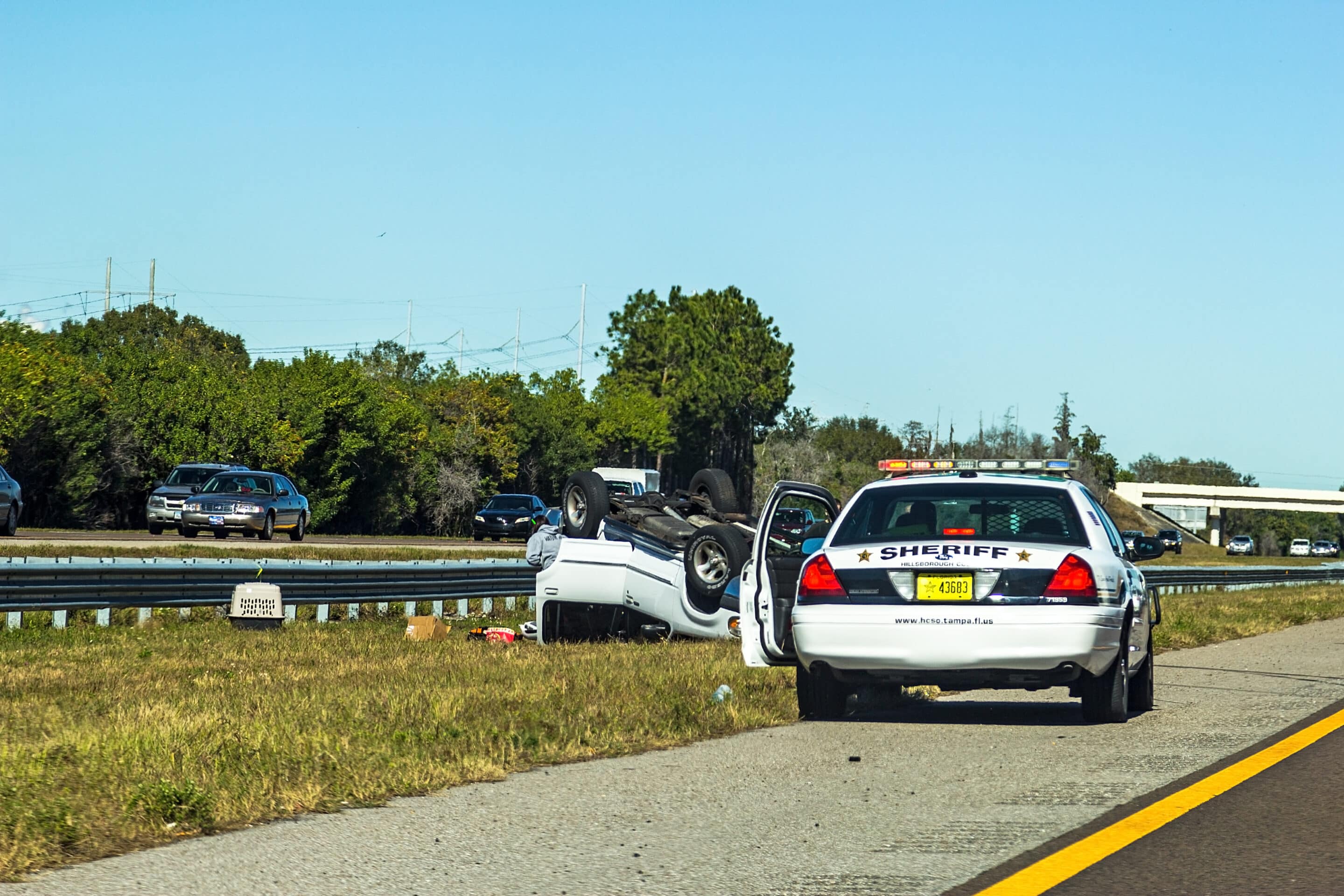 Naples,,Fl,,Usa,-,December,22:,A,Police,Car,Arrives Accidente en un vehículo compartido